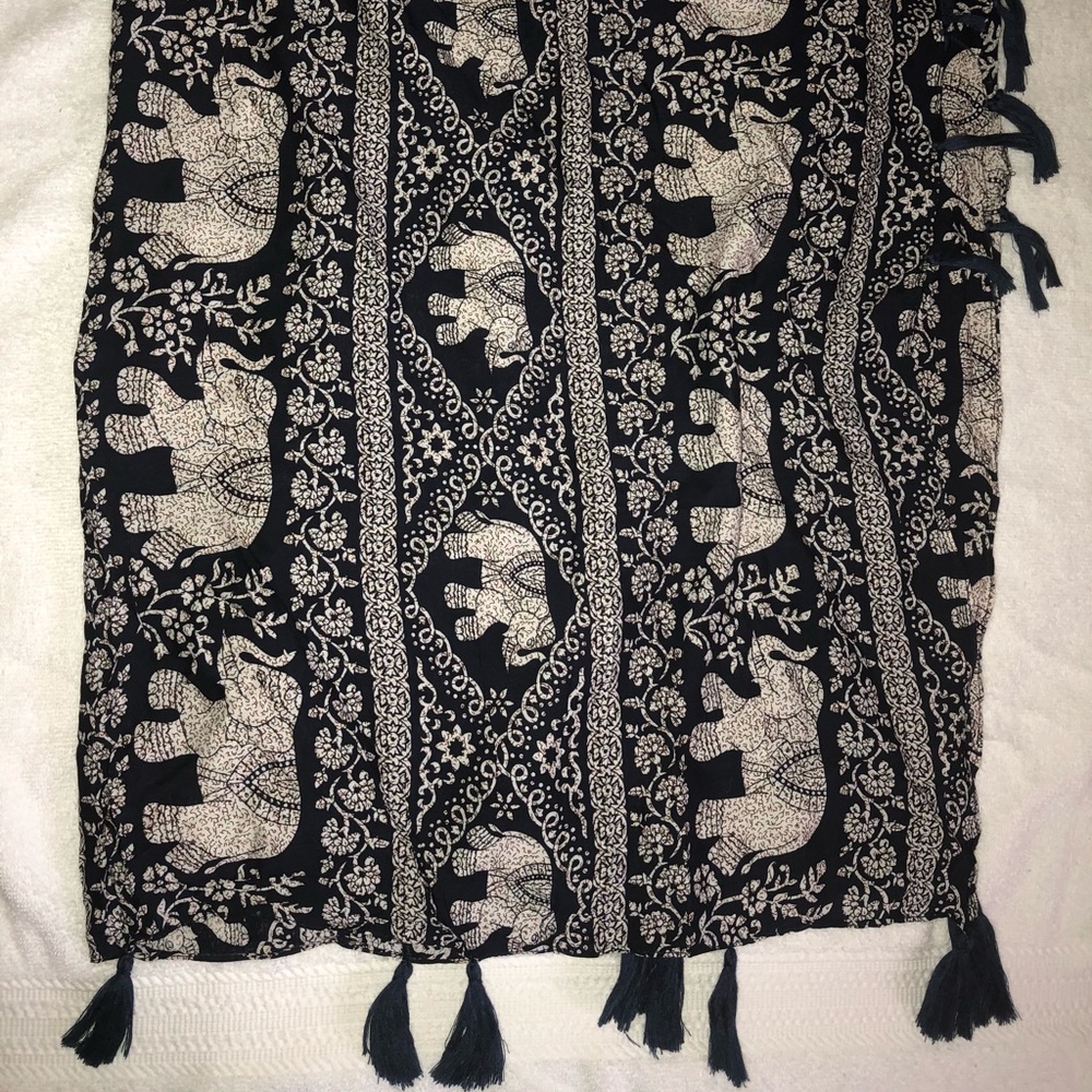 Modern scarf with tassels